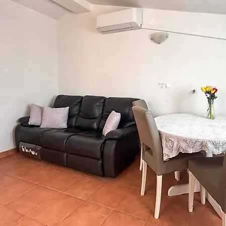 1 Bedroom Amazing In Tribunj Сasa de vacaciones