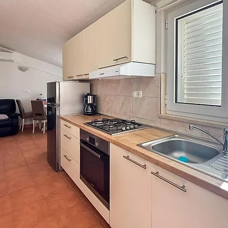 1 Bedroom Amazing In Tribunj