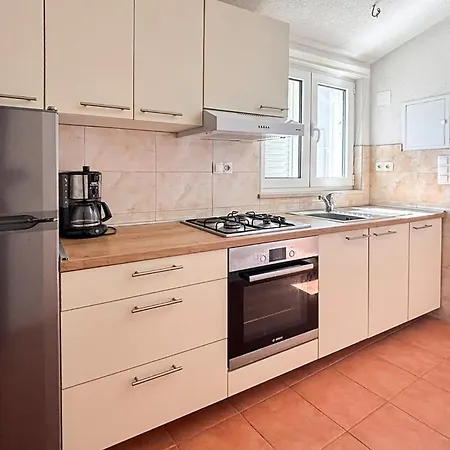 1 Bedroom Amazing In Tribunj *
