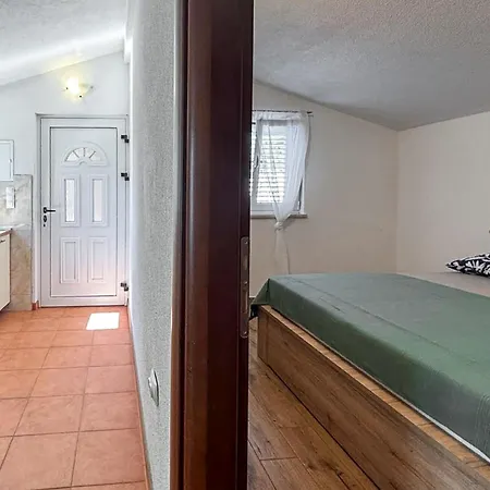 1 Bedroom Amazing In Tribunj Сasa de vacaciones *