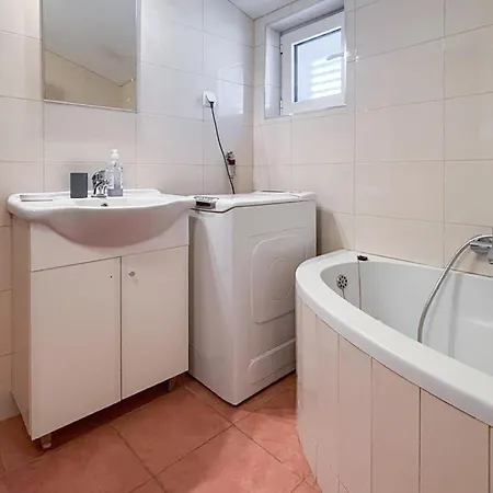 1 Bedroom Amazing In Tribunj Tribalj